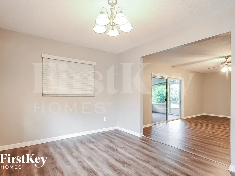 504 Saint Dunstan Way — Photo 5