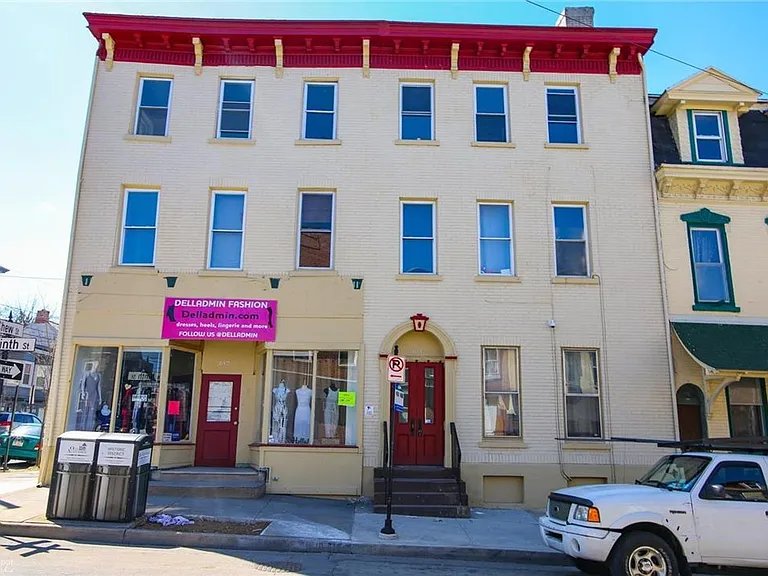 9th 302-304 N — Photo 1