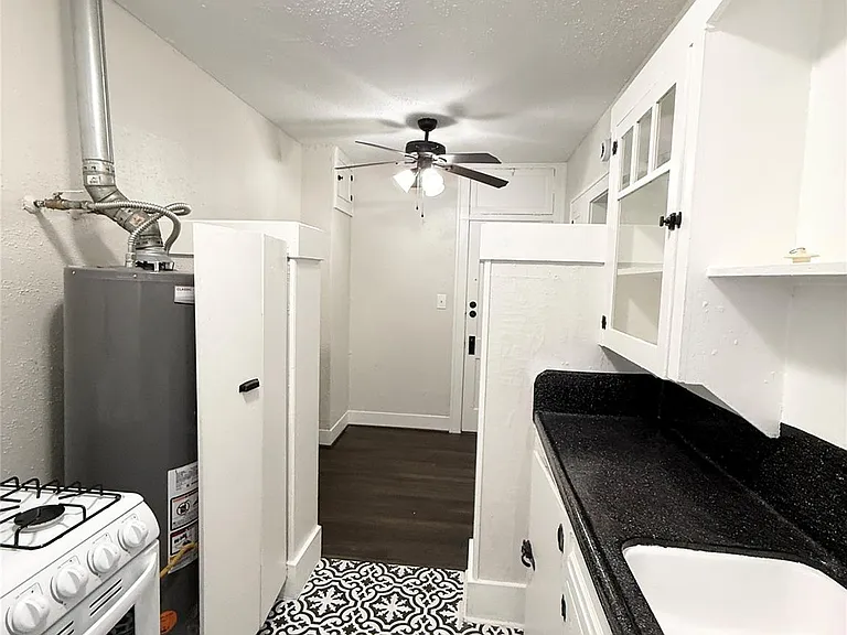 1136 Berthea St #11 — Photo 12