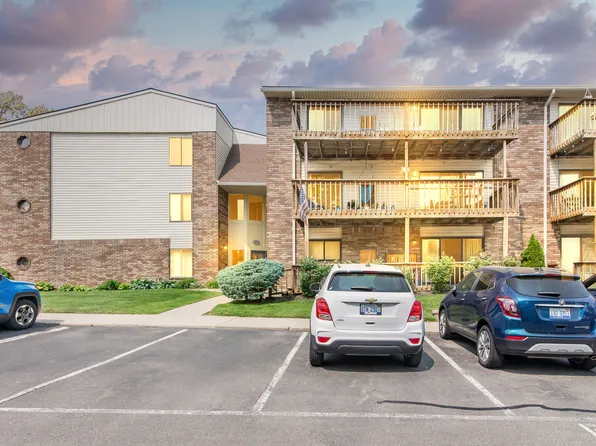 855 S Pontiac Trl #A305, Walled Lake, MI 48390