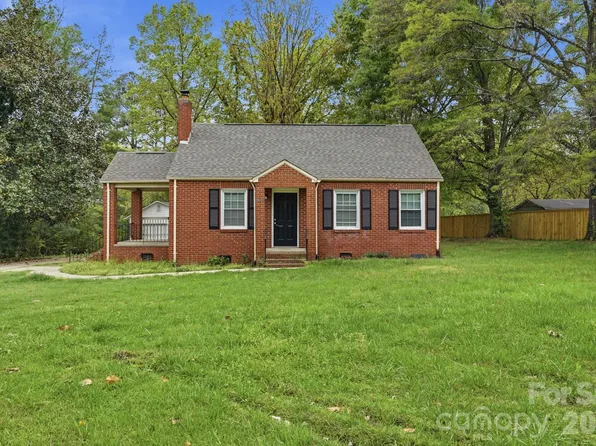 8825 McClure Cir, Charlotte, NC 28216