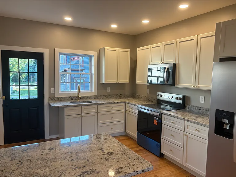 18 Upham St #B — Photo 2