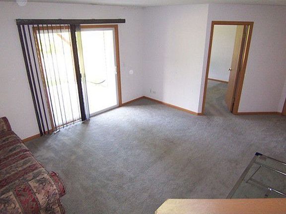 3rd image of 1865 Maplewood Ct