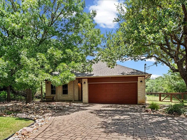 37 Pillow Rd — Photo 2