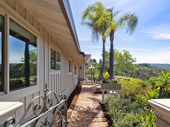 3rd image of 1150 Chula Vista Dr