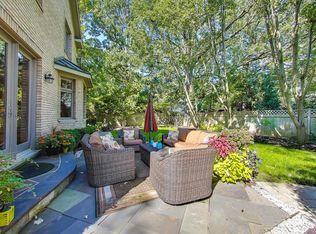 1030 Pleasant Ln, Glenview, IL 60025