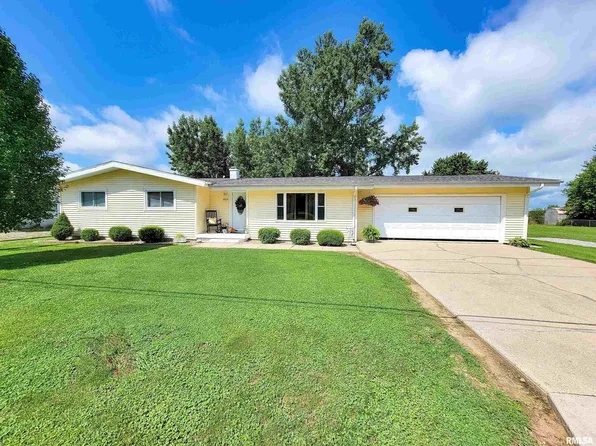 807 N Worthey St, Flora, IL 62839