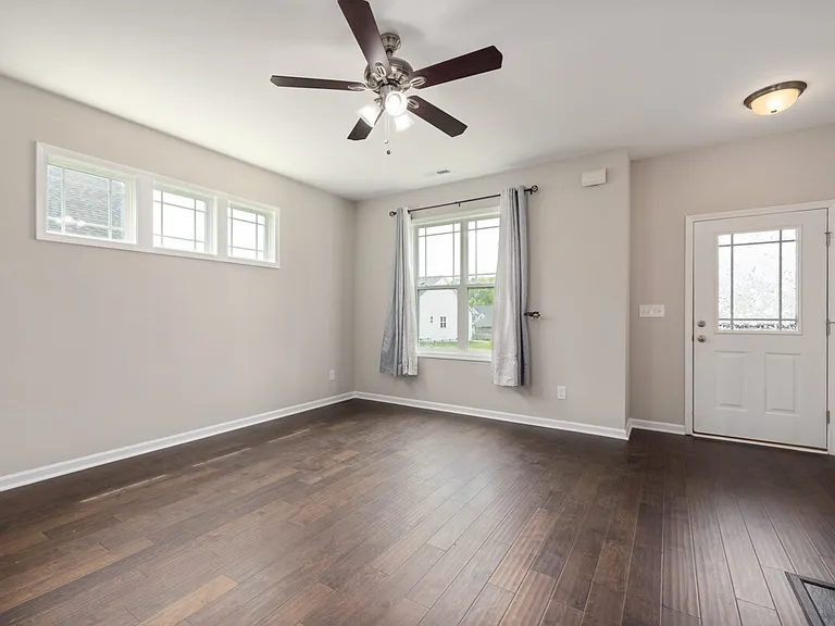 135 Fairview St — Photo 2