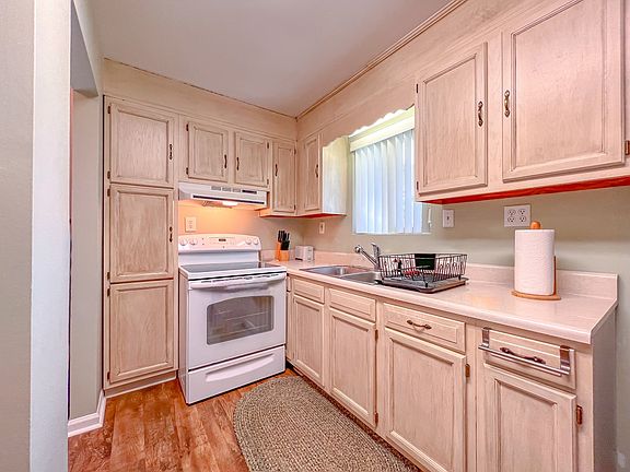 5th image of 8080 Sunny Dr