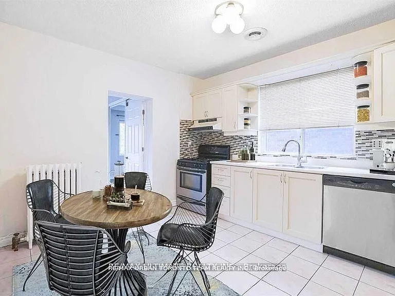 745 Coxwell Ave #UPPER — Photo 8