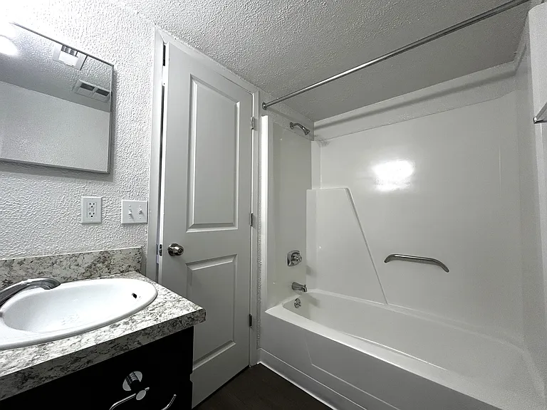 Charter Oaks Apartments — Photo 92