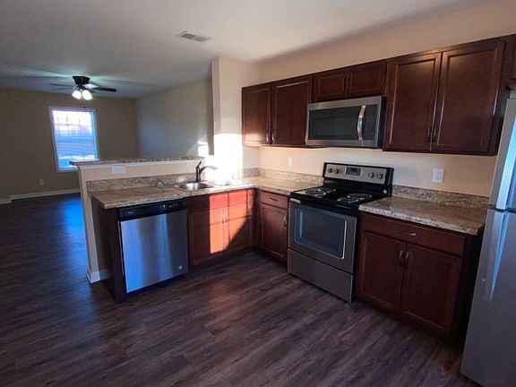 4th image of 610 Appleton Dr