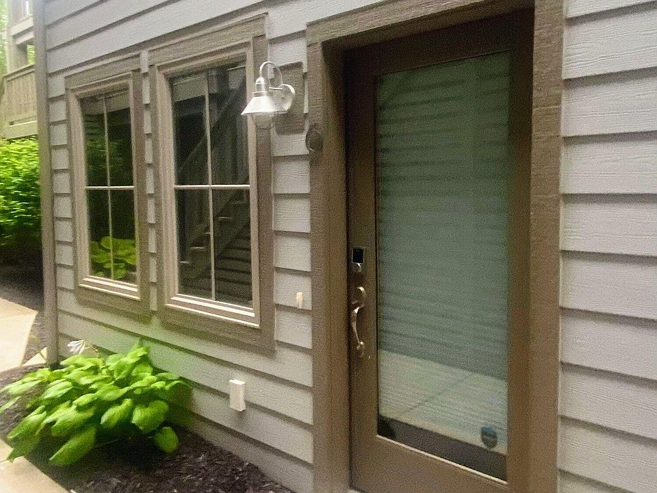 2nd image of 2005 Celadon Dr NE #6
