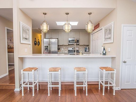 120 Watertown Rd Breakfast Bar