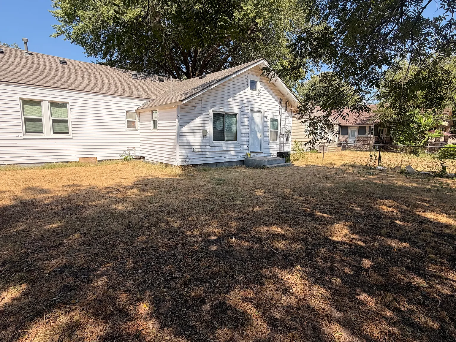 4 bed, 1.5 bath, 1089 sqft, $1,300 — Photo 2