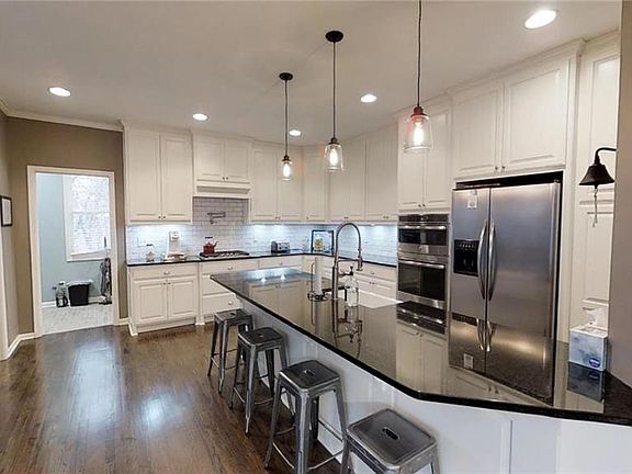 4th image of 7802 Rosewood Cir