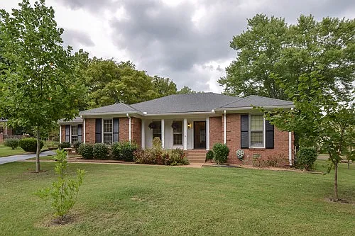 3 bed, 2004 sqft, $3,300 — Photo 3