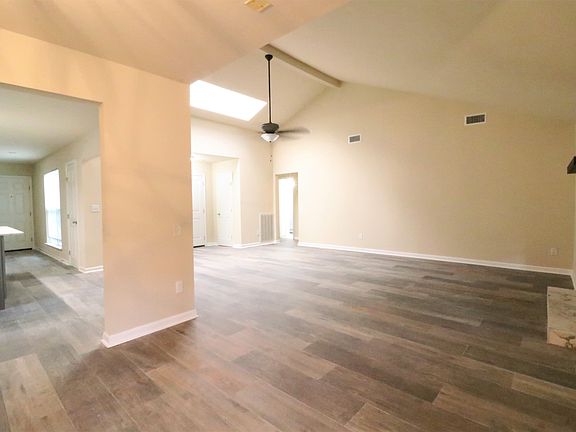 3rd image of 17615 Maplecreek Dr