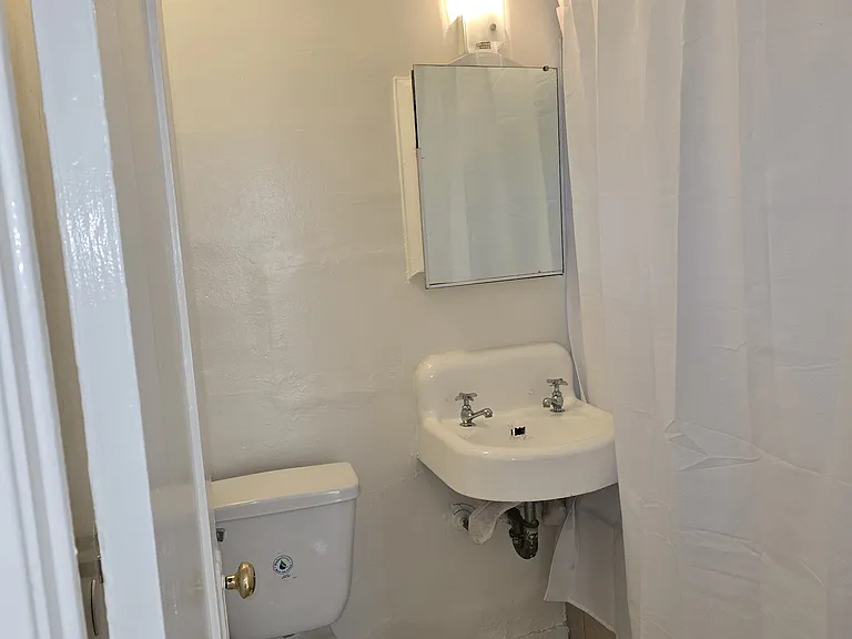 2812 3/4 Hillcrest Dr — Photo 17
