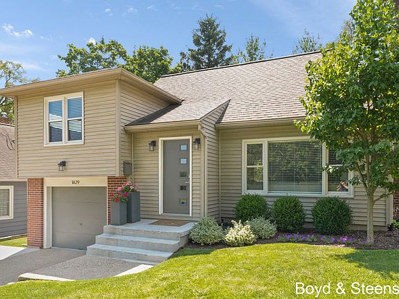 2nd image of 1629 Sylvan Ave SE