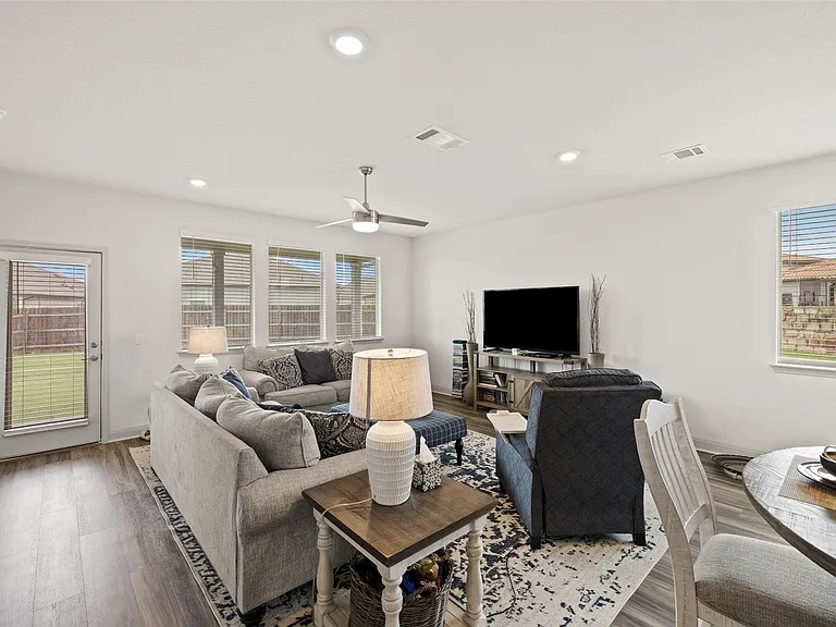 16401 Coratina Dr — Photo 25