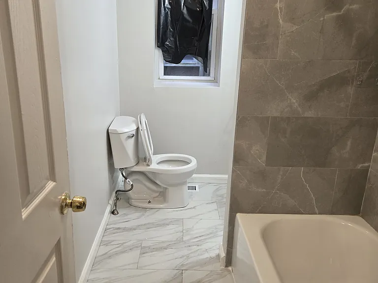 1018 S 52nd St — Photo 10