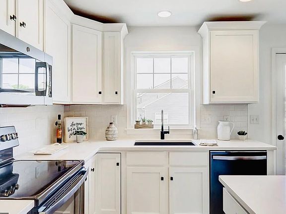3rd image of 232 Highland Ct