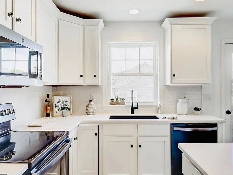 232 Highland Ct — Photo 3
