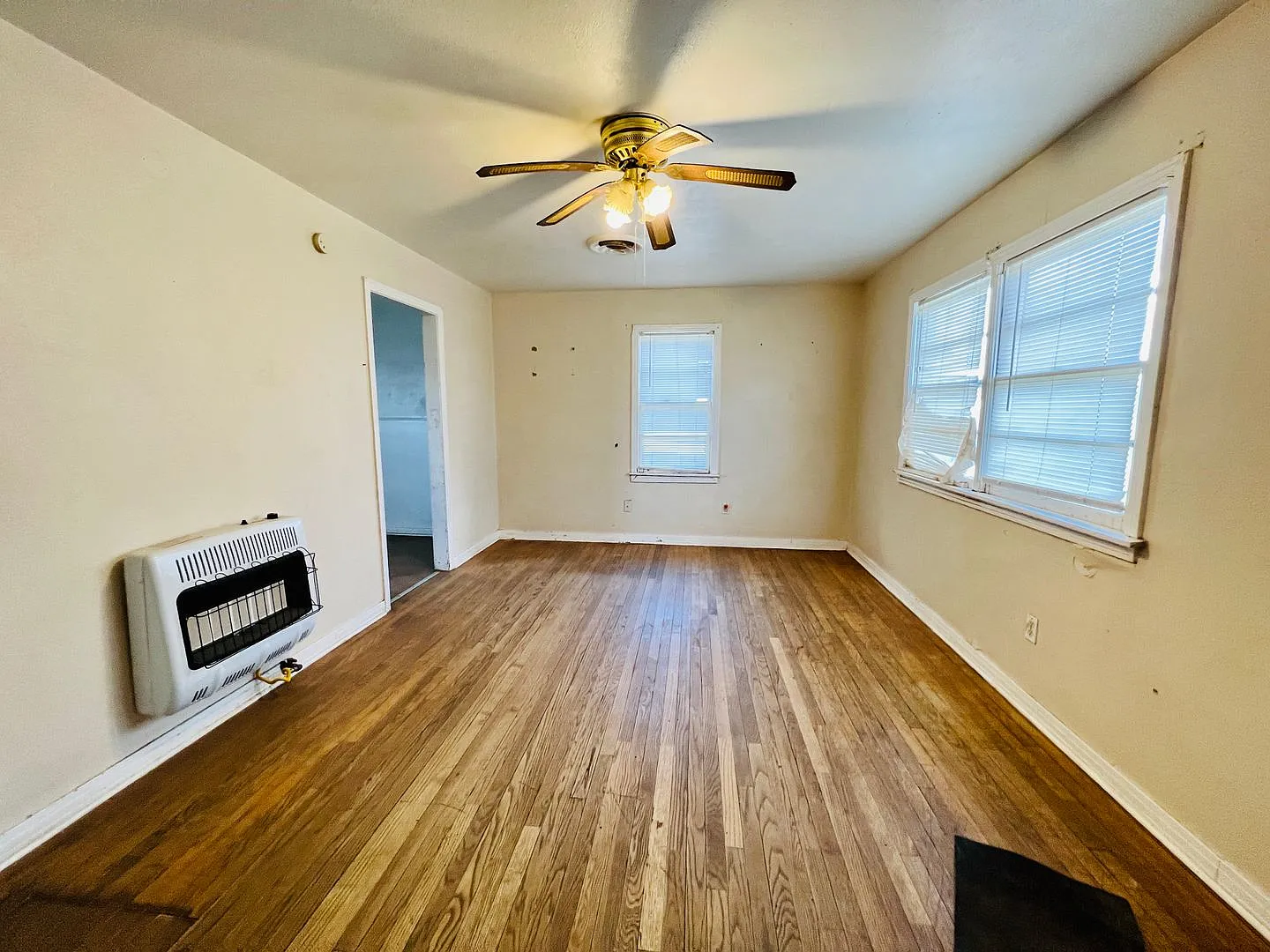 Great 2 Bedroom in Arnett Benson Area — Photo 2