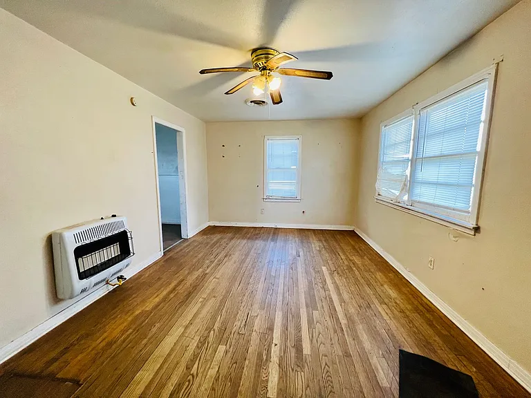 3007 Harvard St — Photo 2