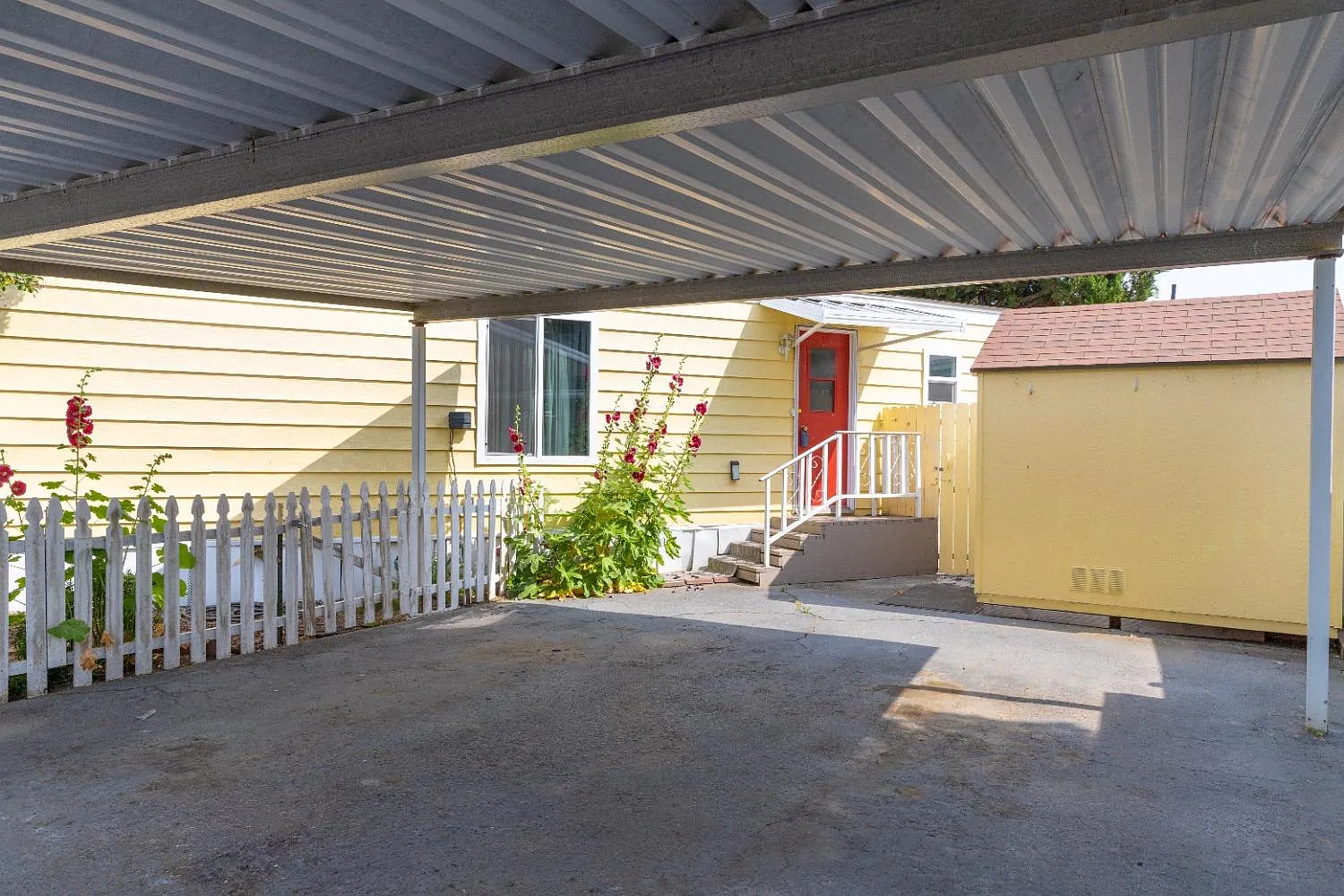 9360 N Blackstone Ave #253 photo 1