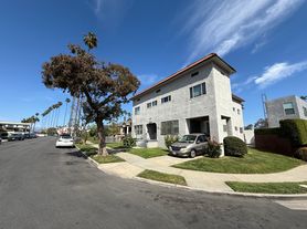 2322 Vineyard Ave, Los Angeles, CA
