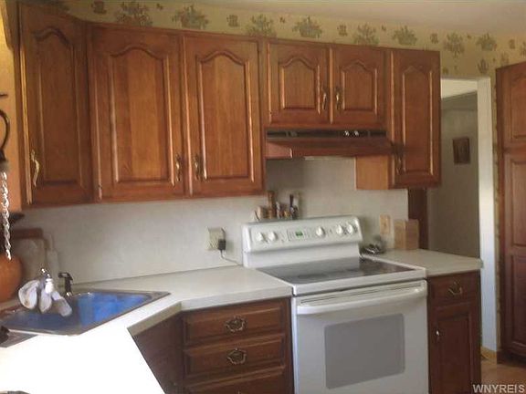 3rd image of 90 Cresthaven Dr