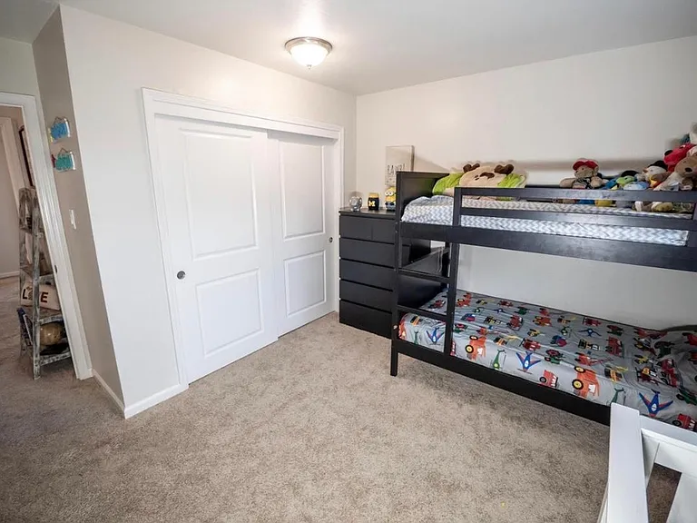 210 Canterbury Ave — Photo 23