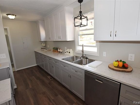 2nd image of 4912 Sturgeon Ave