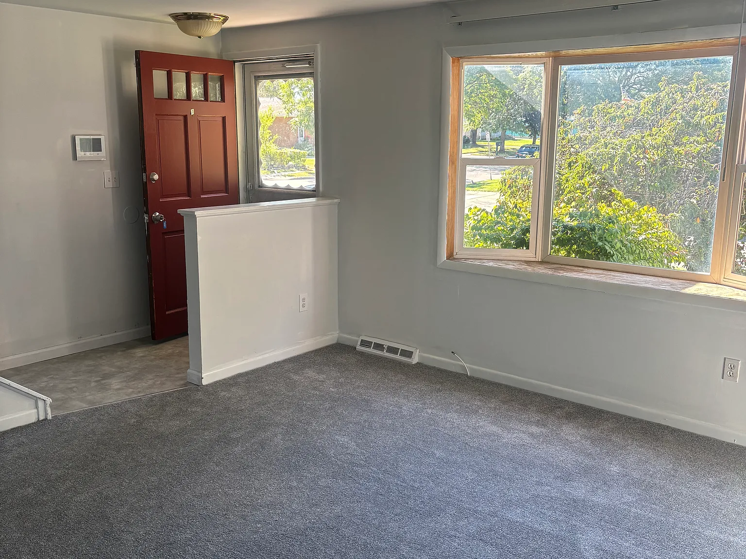3 bed, 1.5 bath, 1000 sqft, $1,350 — Photo 1