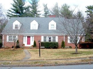 1410 Poplar St NW, Lenoir, NC 28645