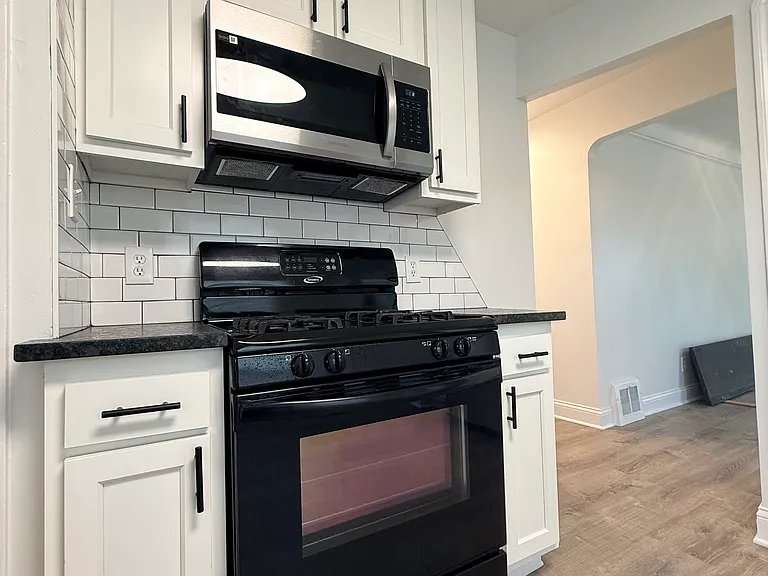 3845 W 117th St — Photo 3