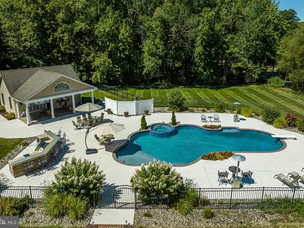 14 Happ Dr, Doylestown, PA 18901