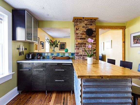 2nd image of 26 Young St #1