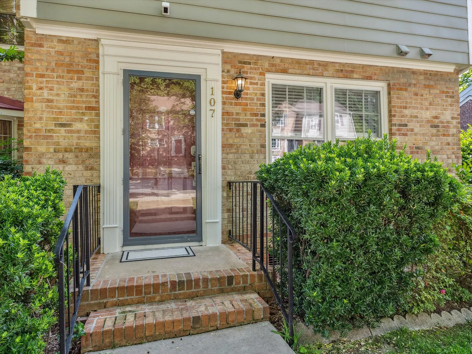 3 bed, 2.5 bath, 1519 sqft, $3,850 — Photo 3