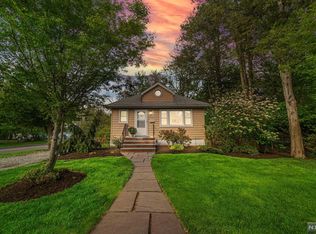 31 Maple St, Closter, NJ 07624