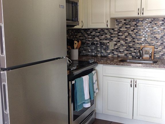 3rd image of 800 1st Ave N APT 1
