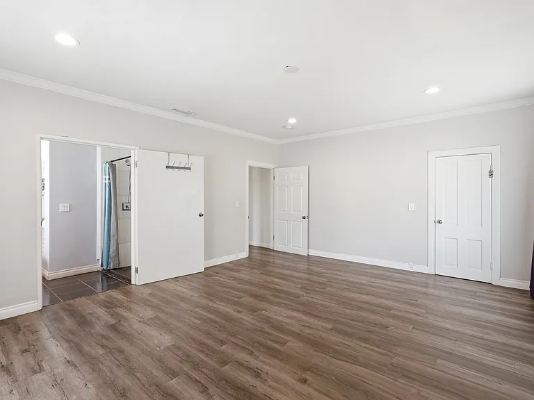 8647 Corbin Ave — Photo 24