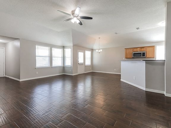 4th image of 312 Singleton Dr