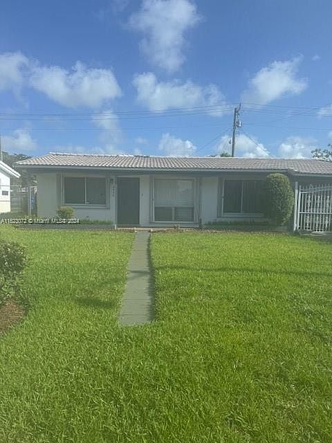 1st image of 2450 NW 16th St