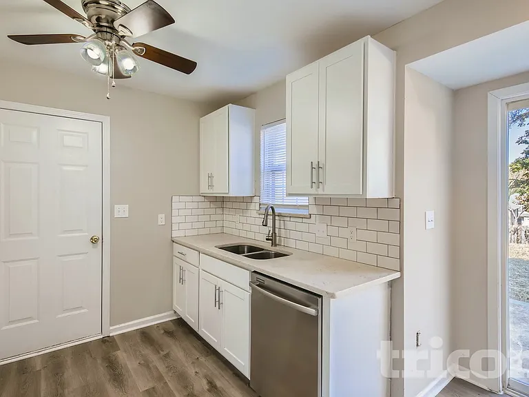 9022 Jaldena Dr — Photo 16