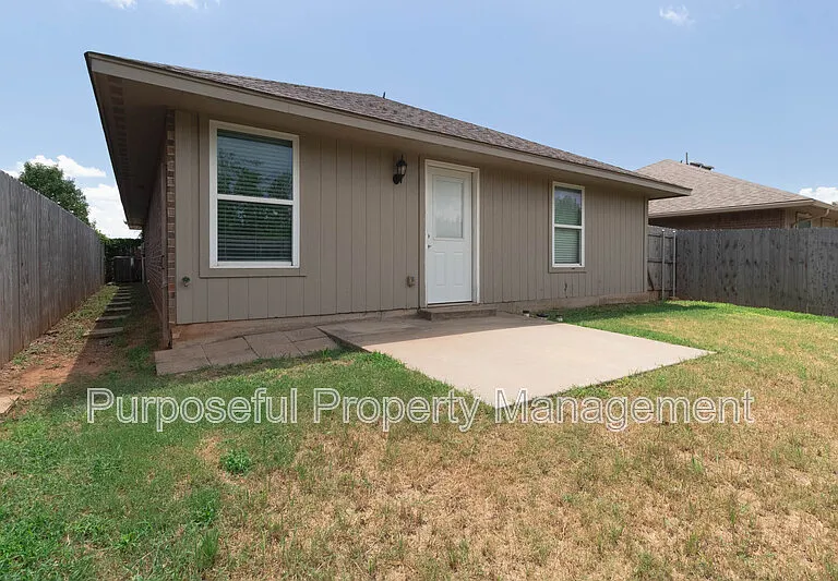 617 SW 36th St — Photo 22