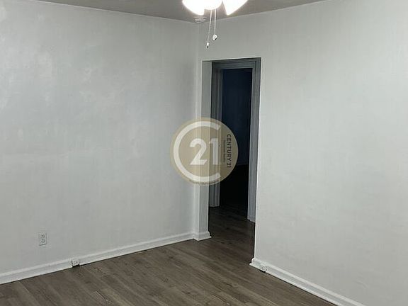 4th image of 175 Orange Ave #1