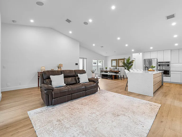 2721 Neaton Ct — Photo 15